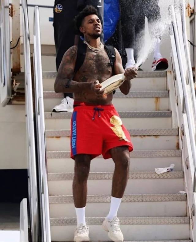 意甲对阵第30支球队球门，劳塔罗当选国米4-0科莫全场最佳（劳塔罗攻破意甲生涯第30队球门 国米4-0科莫他当选全场最佳）