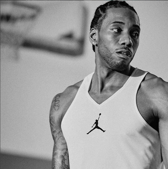 凯里·詹娜养女晒奢华生活，其母21岁跻身十亿富豪榜（凯里·詹娜养女炫耀奢华生活，母亲21岁即登十亿富豪榜）