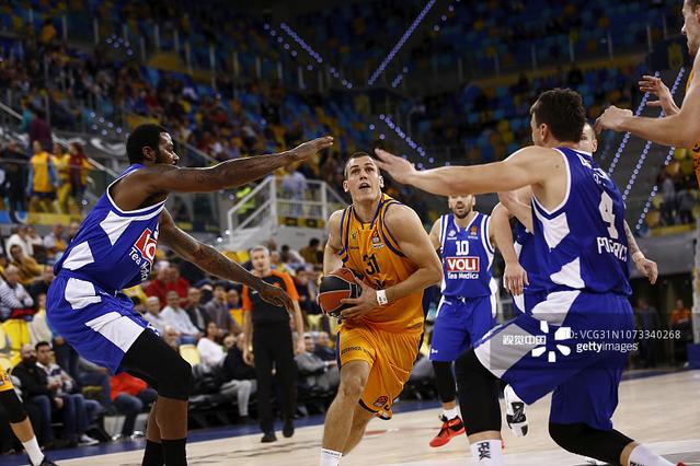 12月份场均罚球数：东契奇11.3次领跑，SGA6.8次（12月场均罚球榜：东契奇11.3次居首，SGA为6.8次）