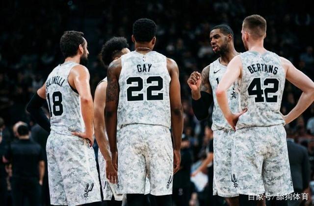 乔治状态低迷，半场仅得5分2板2助（乔治手感不佳，半场仅拿5分2板2助）