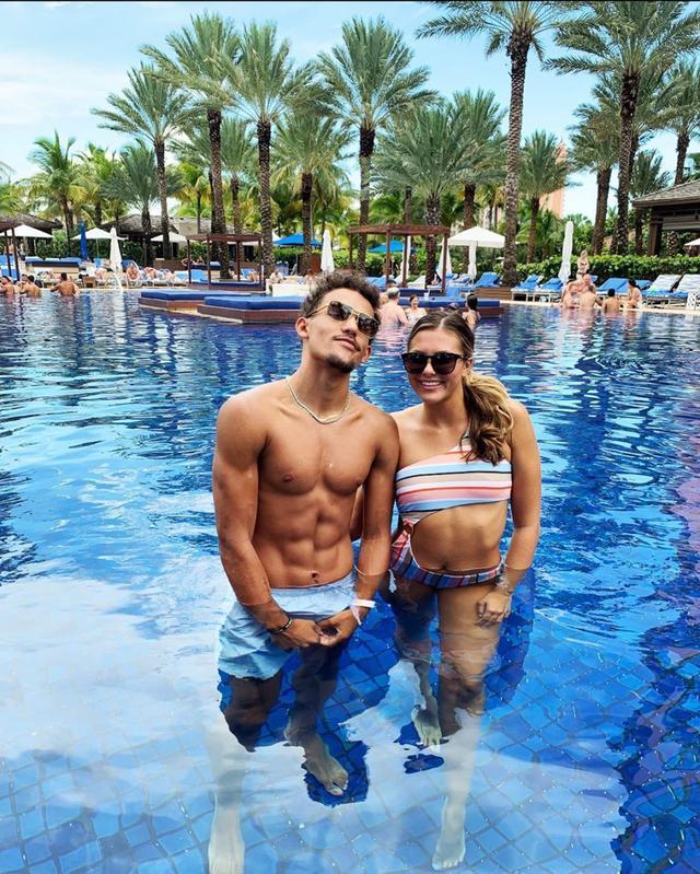 马丁内斯称赞B费：他是助攻之王，曼联在他上场时截然不同（马丁内斯力挺B费：助攻王在阵，曼联判若两队）