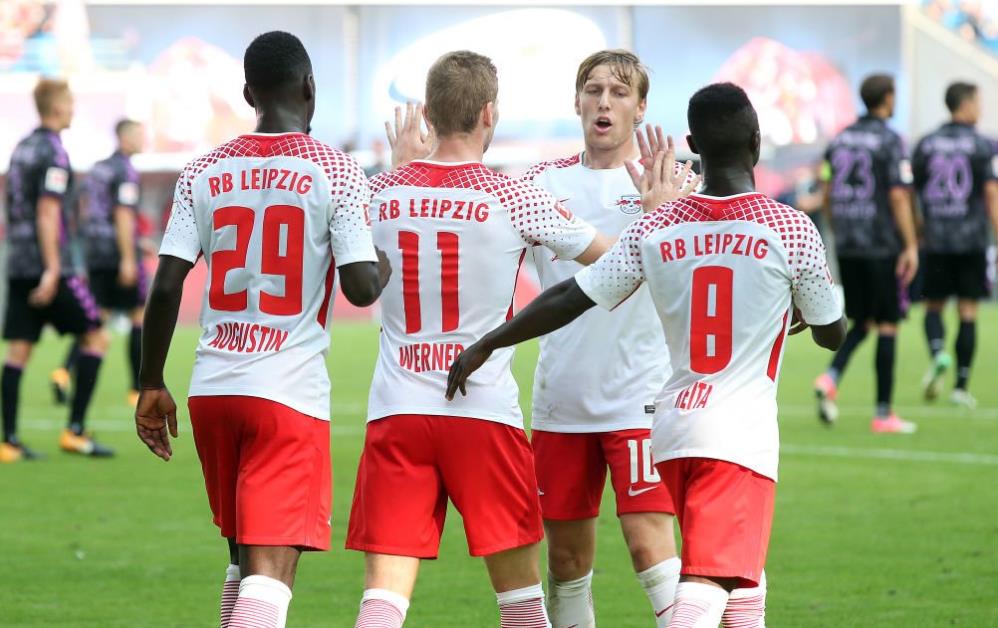 足球世界杯新纪录诞生，单场跑动达13公里（足球世界杯纪录再被改写：球员单场跑动达13公里）