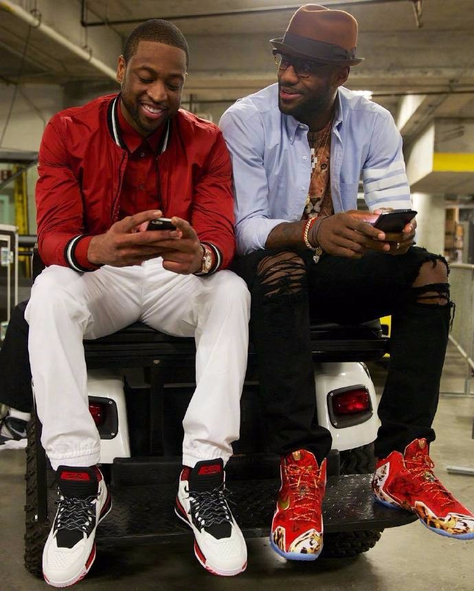 篮球巨星的失误之夜：约基奇表现失常（约基奇失误频发之夜：巨星状态低迷）