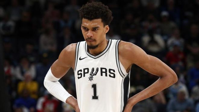 马卡：姆巴佩周末出战阿拉维斯存疑，皇马可能11人缺席（马卡报：姆巴佩周末战阿拉维斯成疑，皇马或有11人缺阵）