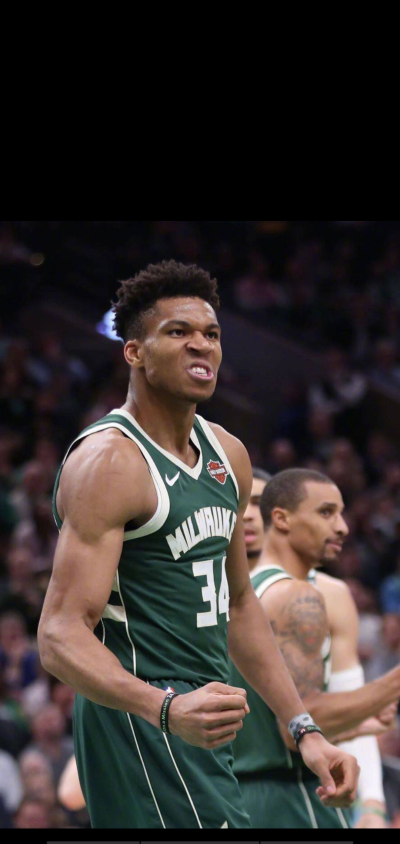 “苏超”冠军的排面，泰州市委书记和市长更衣室祝贺泰州夺冠（泰州加冕“苏超”冠军，市委书记、市长走进更衣室致贺）