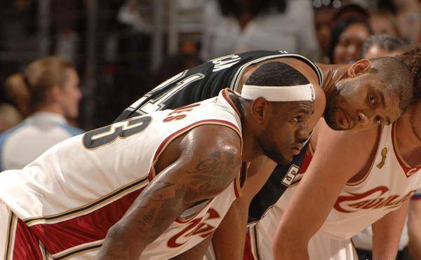 斯洛特谈萨拉赫替补：我们今天需要的肯定不止11名球员（斯洛特回应萨拉赫打替补：这场比赛靠的不止11个人）