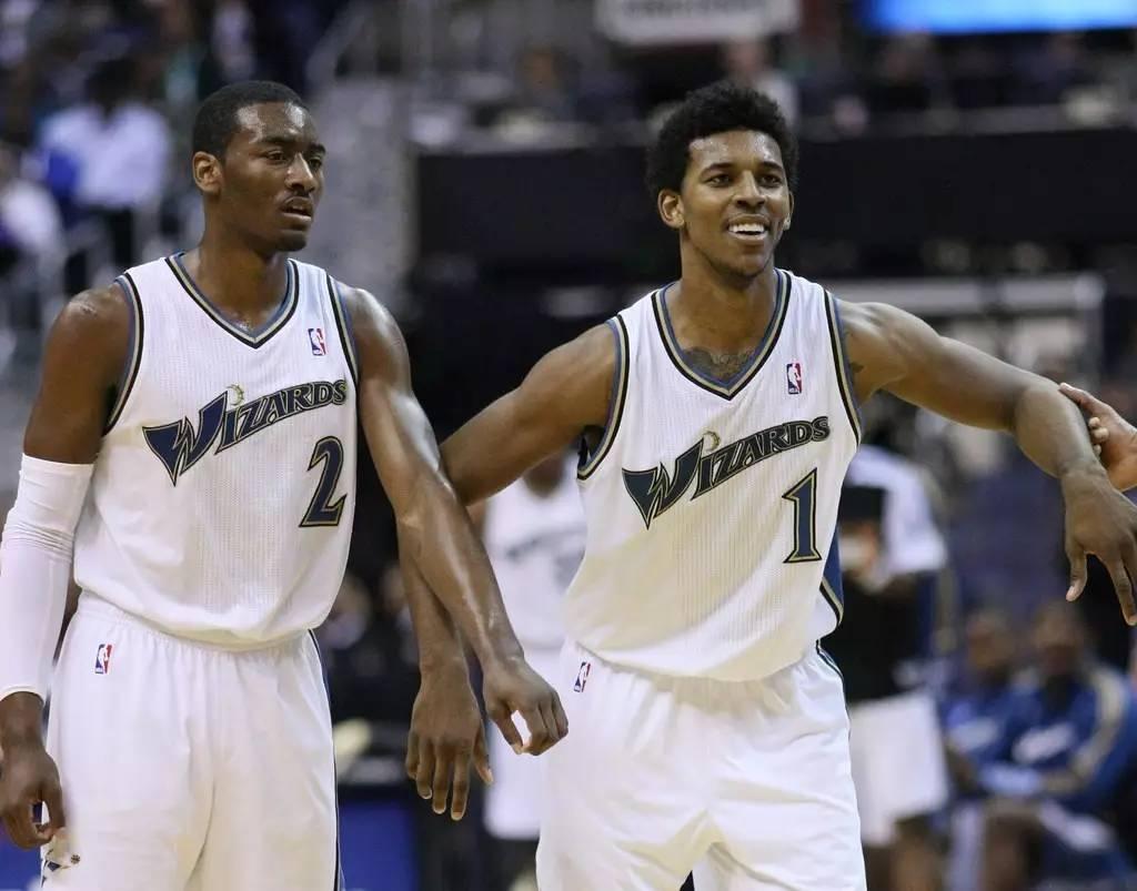 转会市场风云再起！萨拉赫或赴沙特联赛，拜仁豪门相中英格兰新星（足坛转会再起波澜：萨拉赫或转战沙特联，拜仁看上英格兰新星）