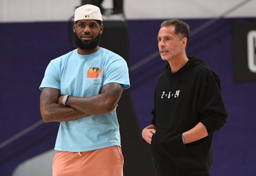 首节战报：骑士火力全开，尼克斯进攻受阻（首节快讯：骑士攻势如虹，尼克斯进攻受挫）