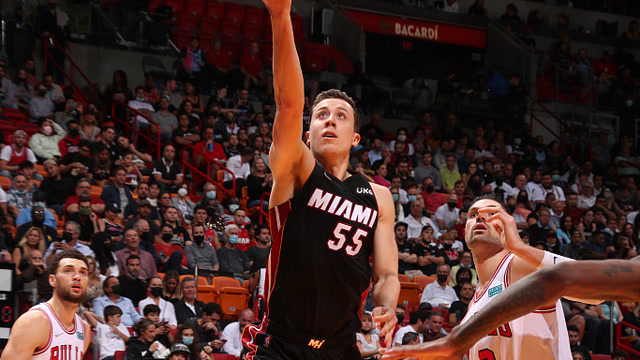 利物浦太子在皇马水土不服 阿诺德左腿股四头肌直肌拉伤 缺席2月（阿诺德在皇马难以适应：左腿股四头肌直肌拉伤，预计缺席两个月）