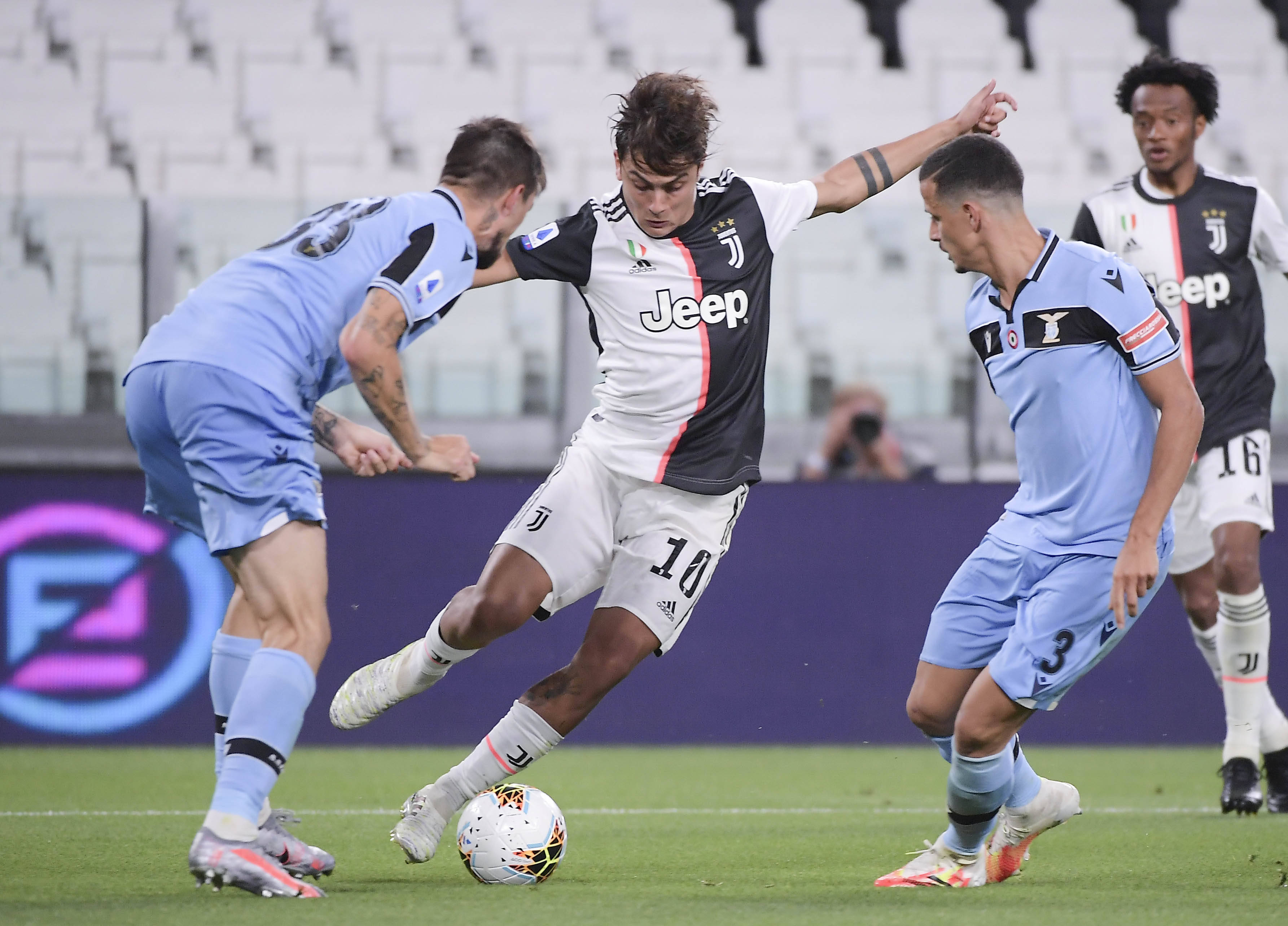 斯洛特：和萨拉赫已经翻篇了，现在双方需要专注各自的赛场（斯洛特：与萨拉赫的事已成过去，接下来双方各自专注本队赛场）