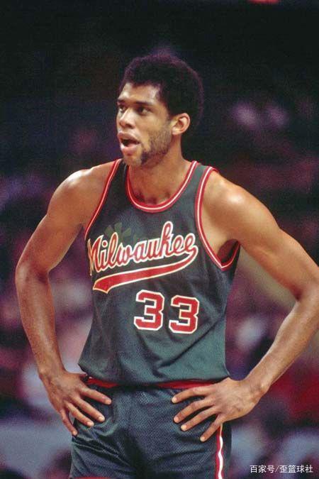 斯帕莱蒂与孔蒂的第一次正式对决，尤文决定比赛当天才抵达那不勒斯（孔蒂与斯帕莱蒂首次正式交锋，尤文将于比赛日当天抵达那不勒斯）