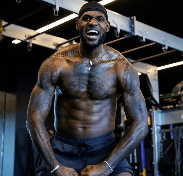 王钰栋首个主力赛季表现：共12球5助攻，荣膺中超本土金靴（王钰栋主力处子季斩12球5助，加冕中超本土金靴）