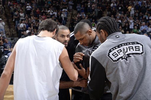 辽篮新阵遭遇低迷，无缘八强，反思与展望并行（辽宁男篮新阵陷入低迷，无缘八强，复盘与展望并举）