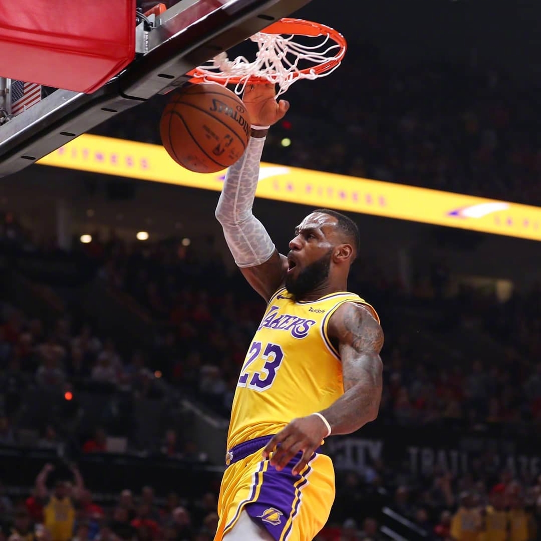 马卡：NFL在伯纳乌举办迫使皇马一直打客场，对球队造成沉重后果（马卡报：伯纳乌承办NFL致皇马长期客场作战，球队遭受严重影响）